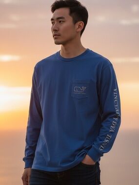 Vineyard Vines blue long sleeved casual one pocket t-shirt in size medium